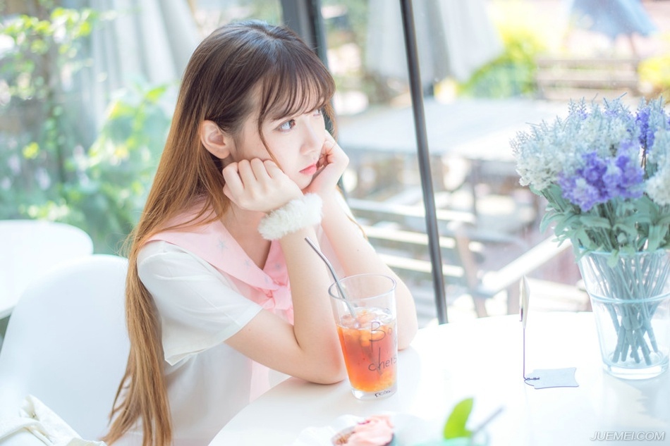 “的确有些冲突，只是……”邓贤苦笑道。